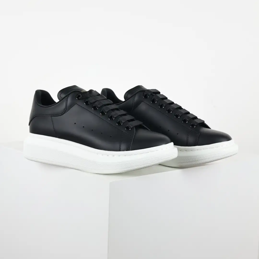 Alexander McQueen Black/White Sneakers - Image 5