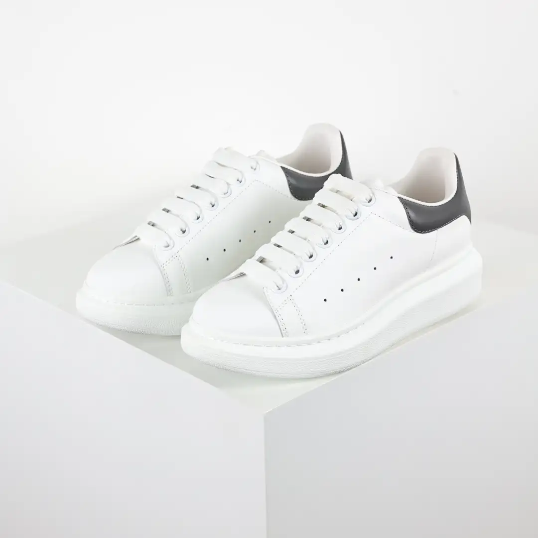 Alexander McQueen White/Grey Sneakers - Image 4