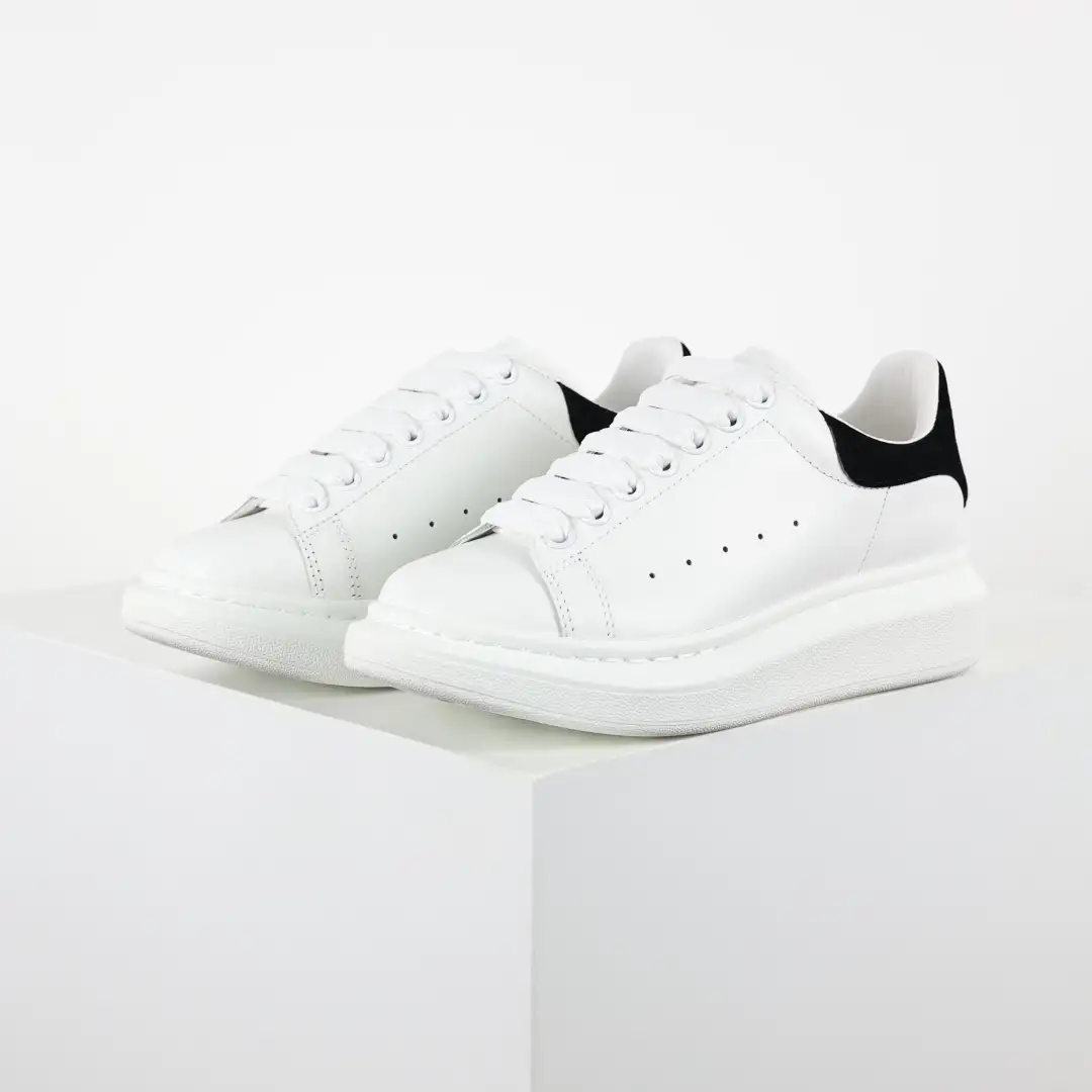Alexander McQueen White/Black Sneakers - Image 4