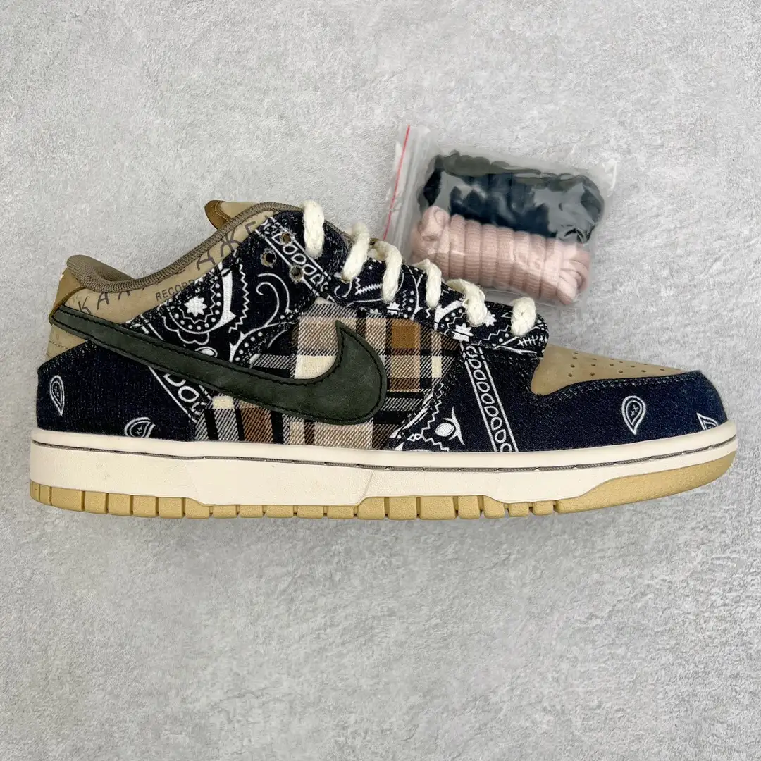 Travis Scott x Nike SB Dunk Low - Image 1