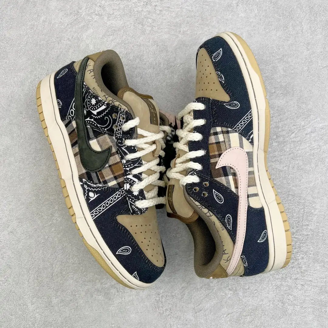 Travis Scott x Nike SB Dunk Low - Image 6