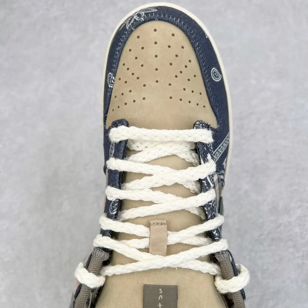 Travis Scott x Nike SB Dunk Low - Image 7