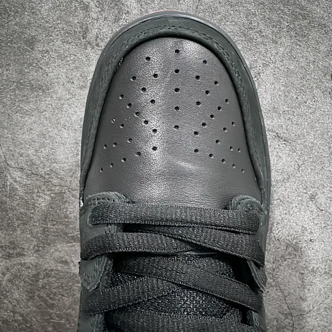 Staple x Nike SB Dunk Low Black Pigeon - Image 8