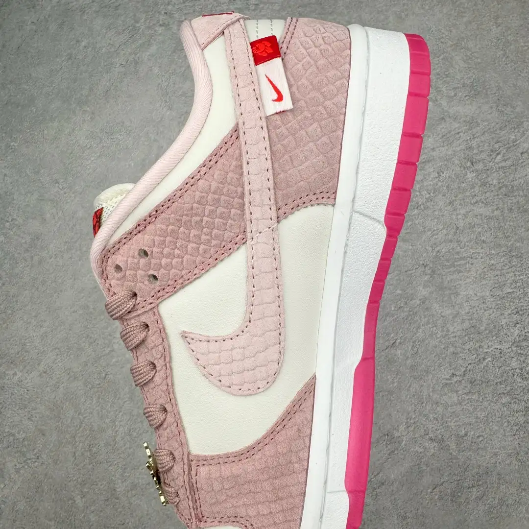 Nike Dunk Low Sneakers - Image 4