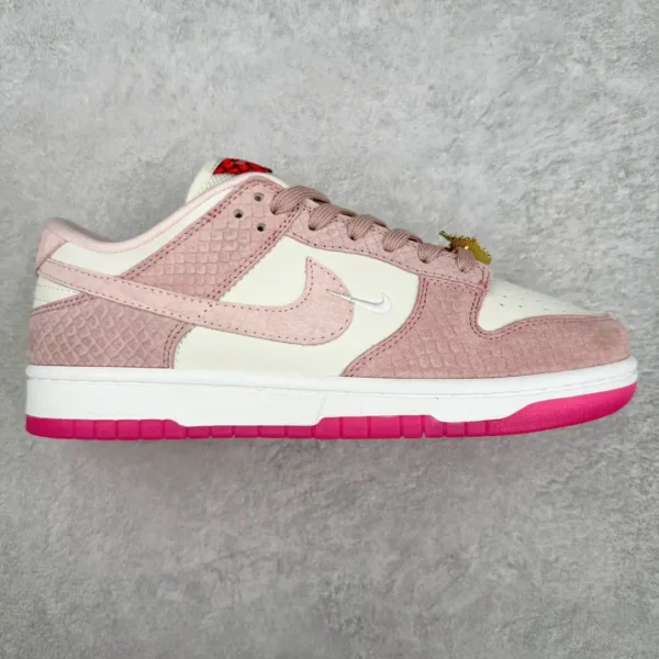 Nike Dunk Low Sneakers
