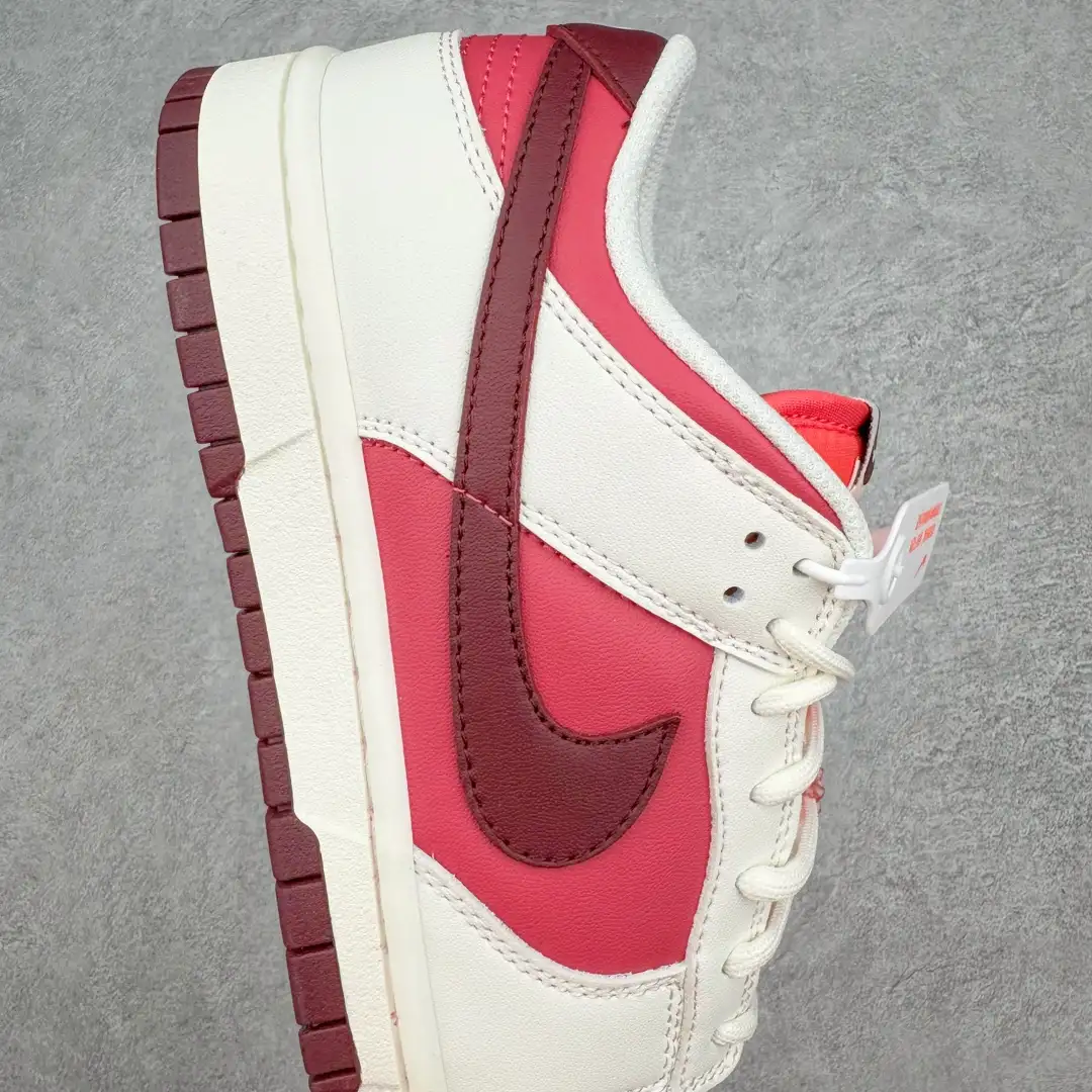 Nike Dunk Low Sneakers - Image 4