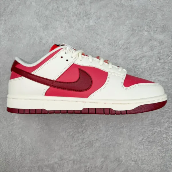 Nike Dunk Low Sneakers