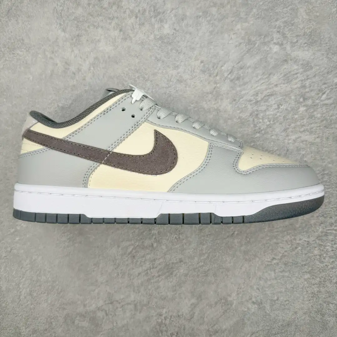Nike Dunk Low Sneakers - Image 1