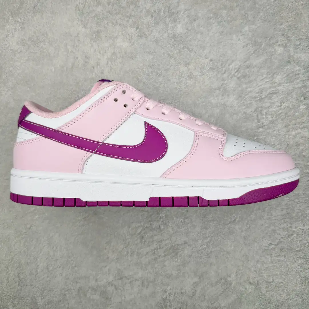 Nike Dunk Low Sneakers - Image 1