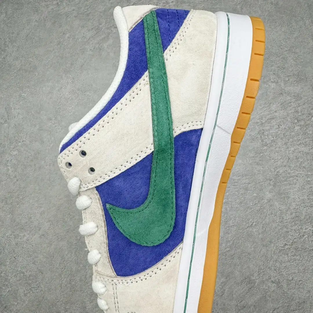 Nike SB Dunk Low Sneakers - Image 2