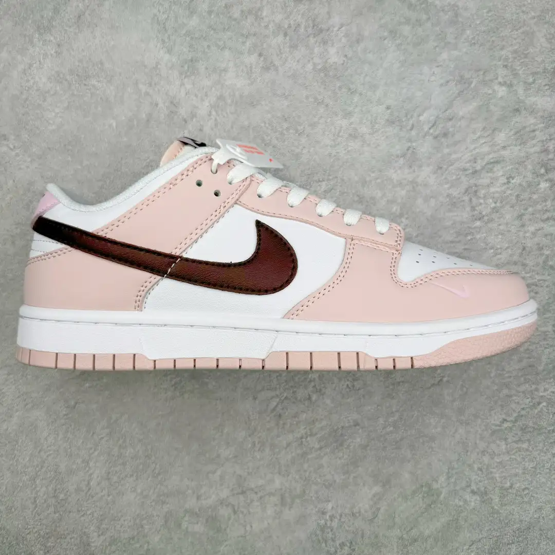 Nike Dunk Low Sneakers - Image 1