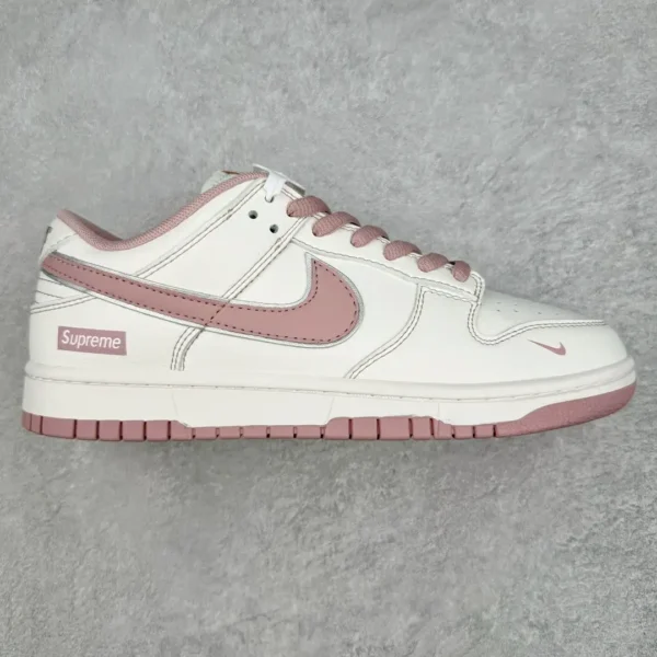 Nike Dunk Low Sneakers