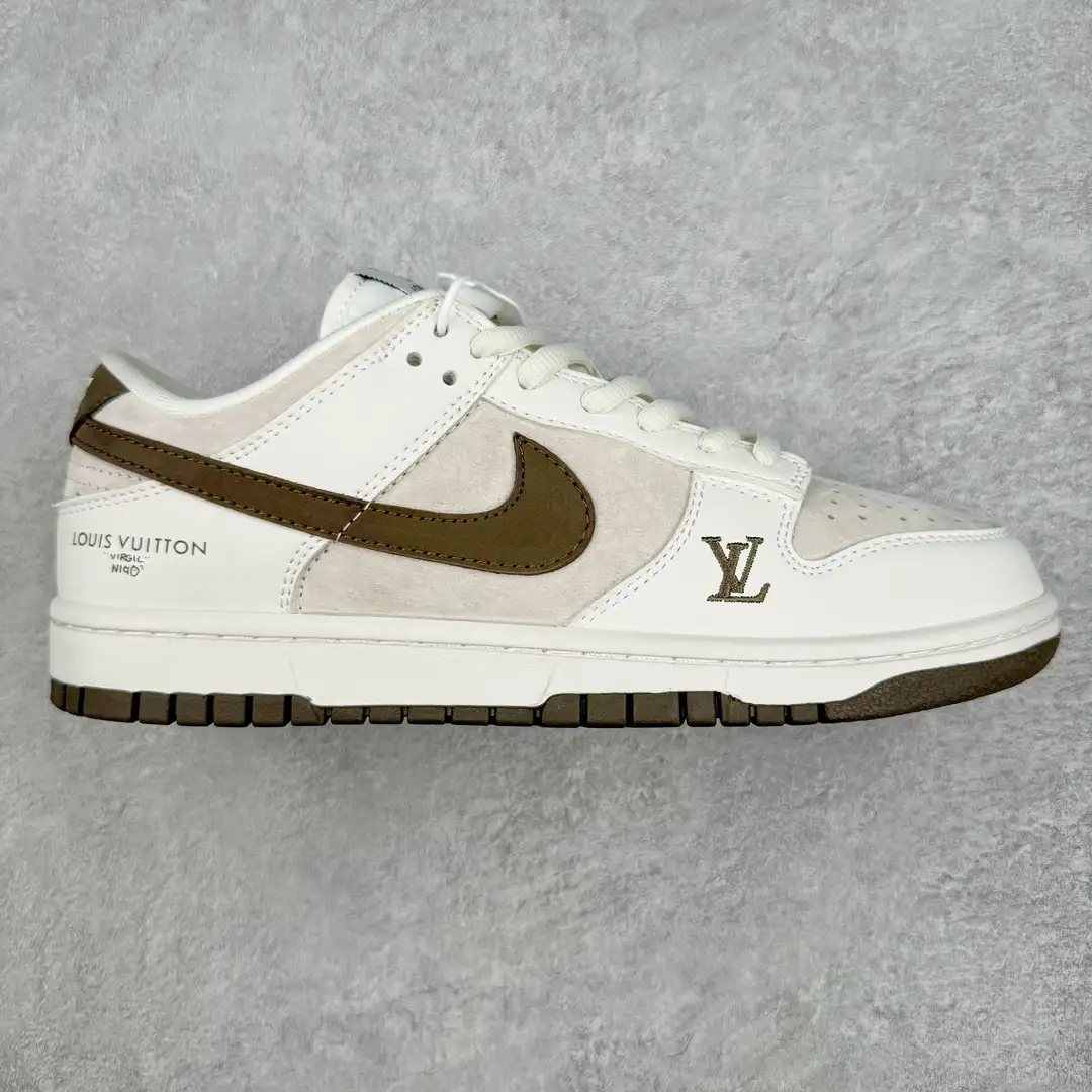 Nike Dunk Low Sneakers - Image 1