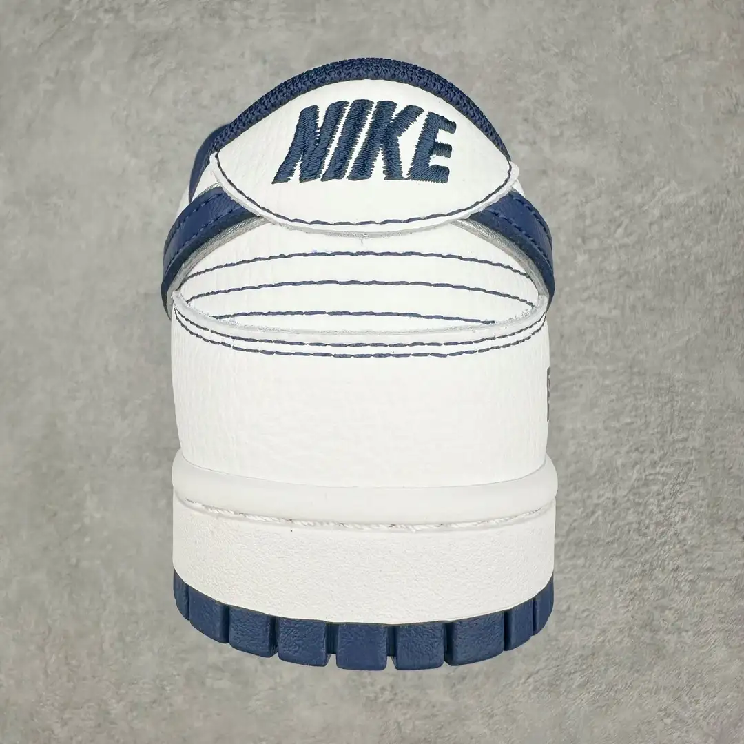 Nike Dunk Low Sneakers - Image 3
