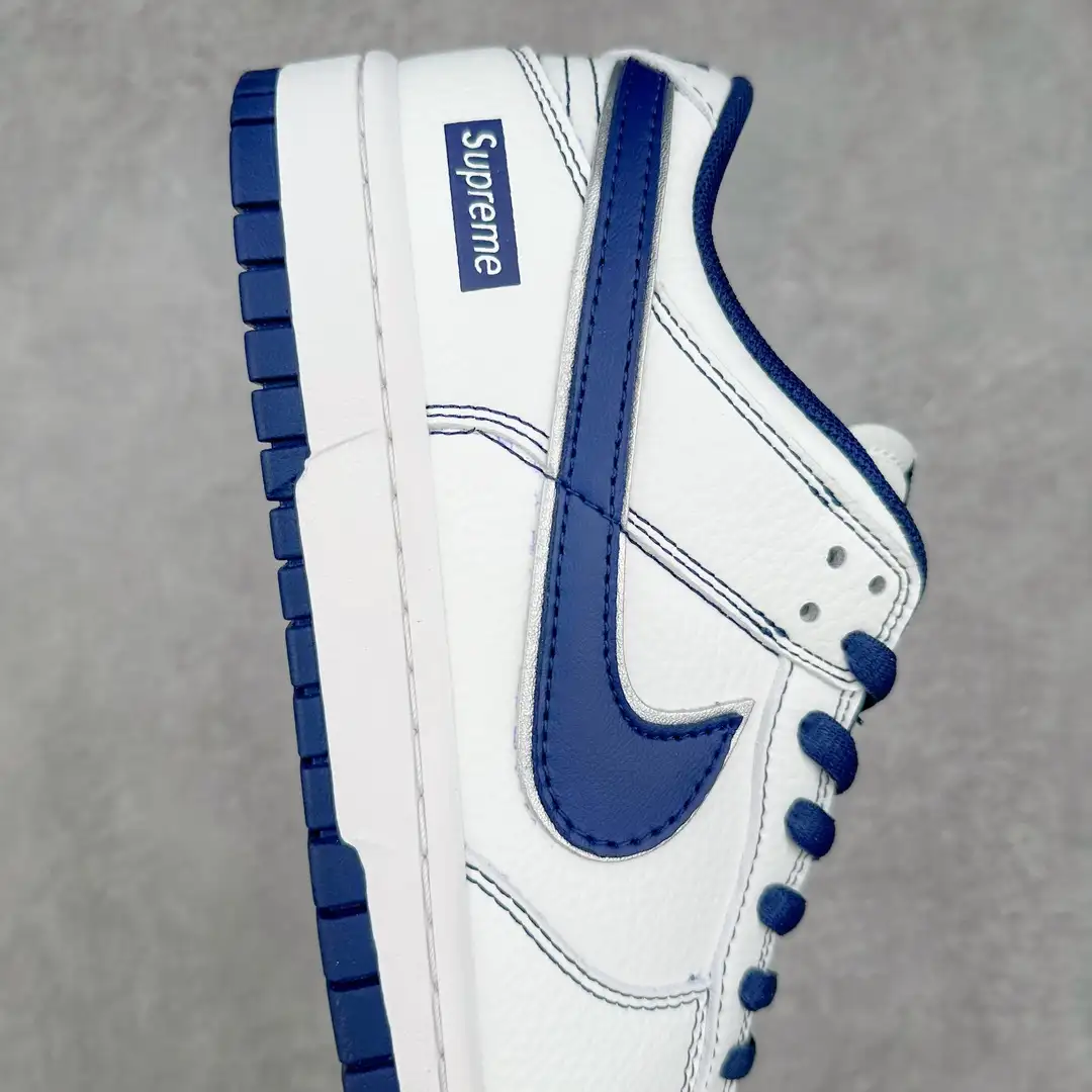Nike Dunk Low Sneakers - Image 4