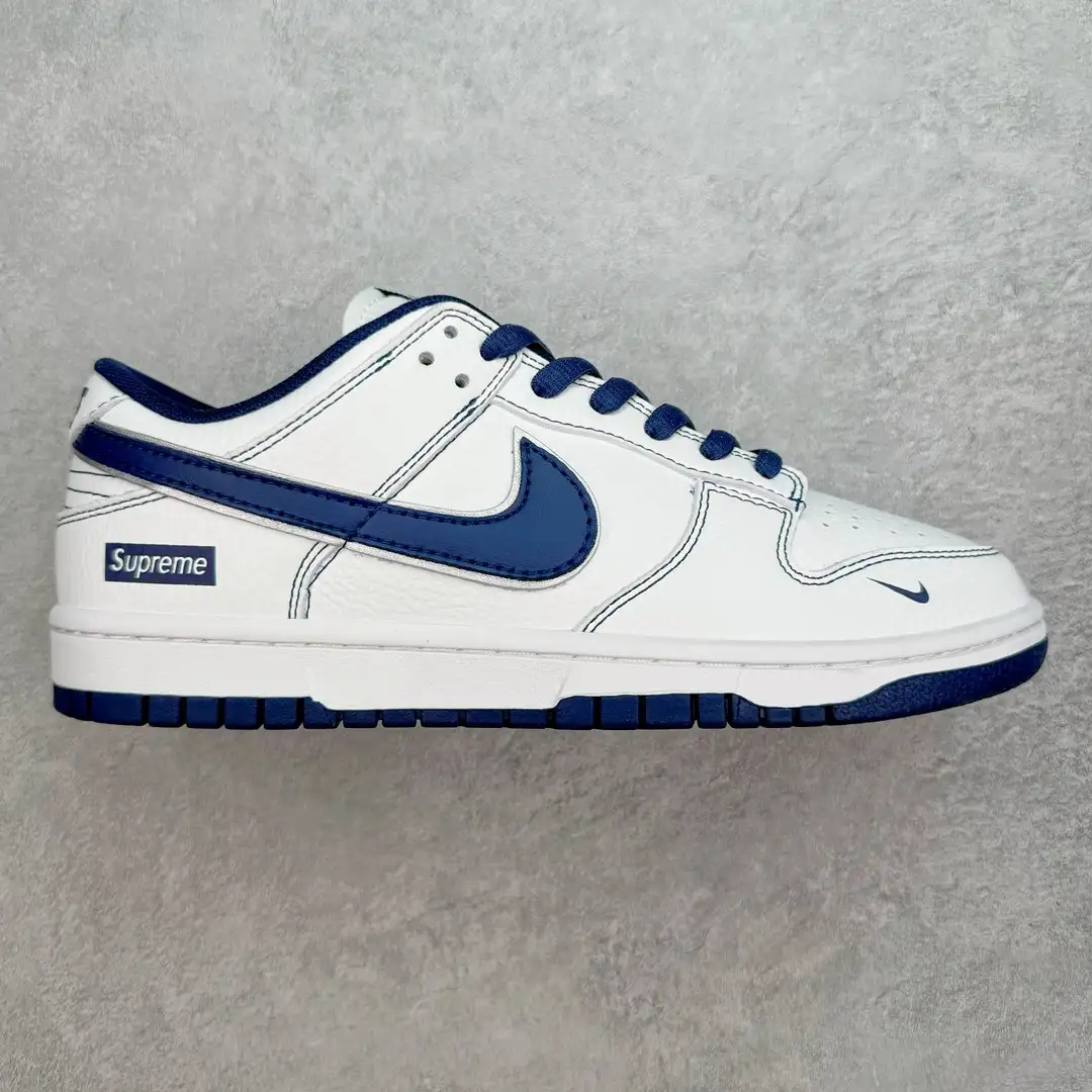 Nike Dunk Low Sneakers - Image 1
