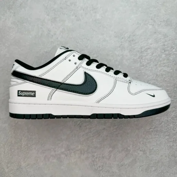 Nike Dunk Low Sneakers