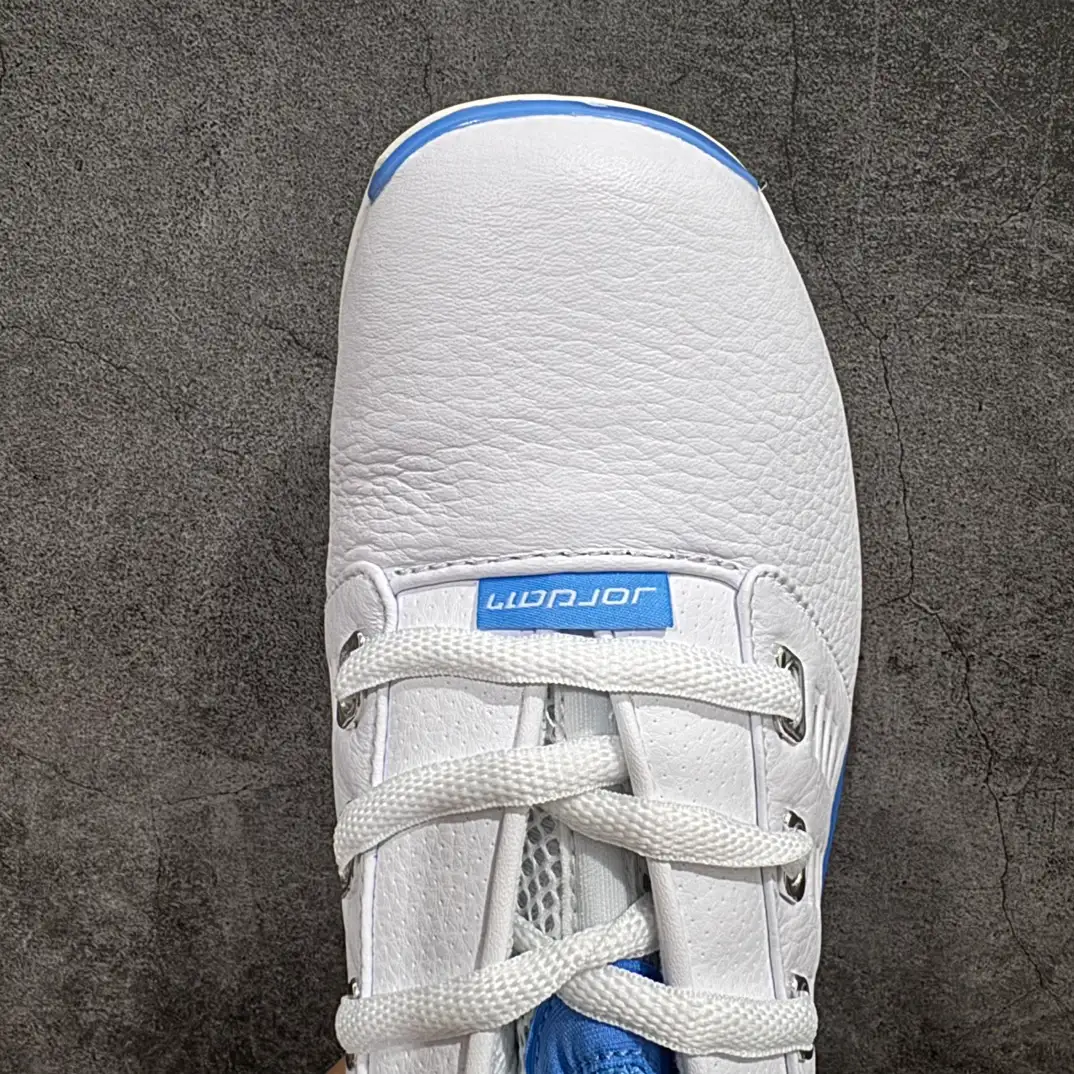 Air Jordan 17 Low Lightning Sneakers - Image 4