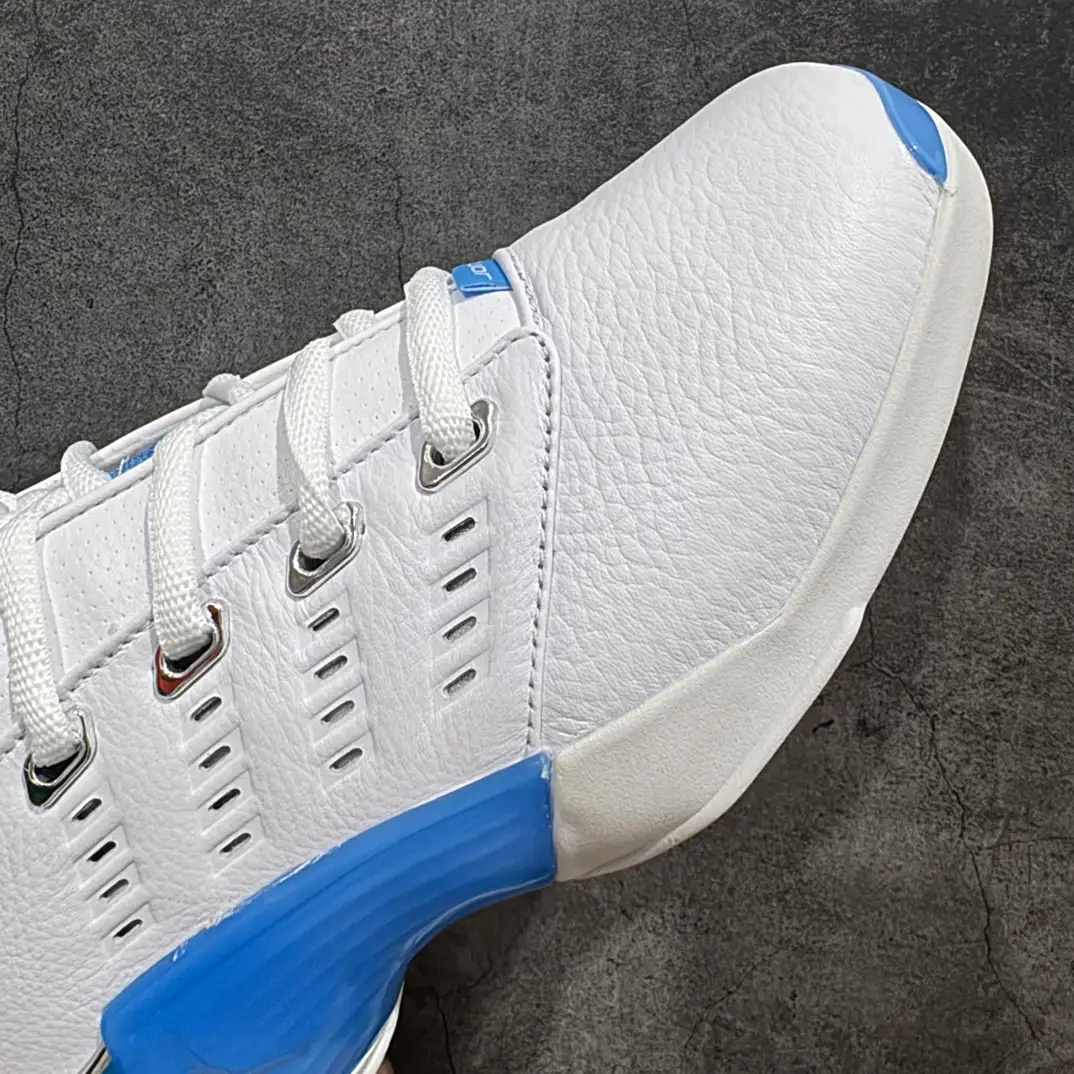 Air Jordan 17 Low Lightning Sneakers - Image 5