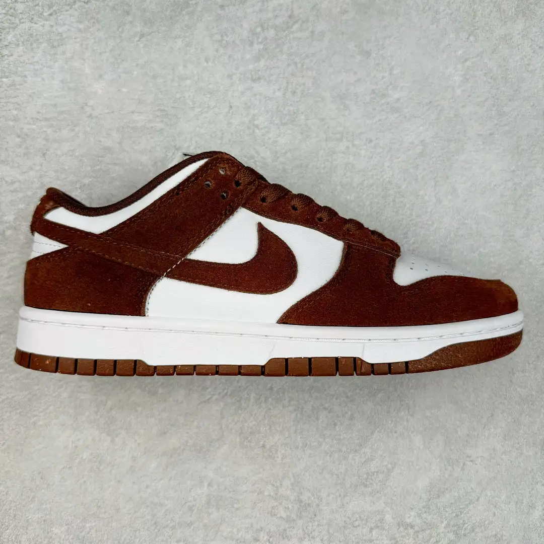 Nike Dunk Low Sneakers - Image 1
