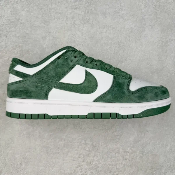 Nike Dunk Low Sneakers