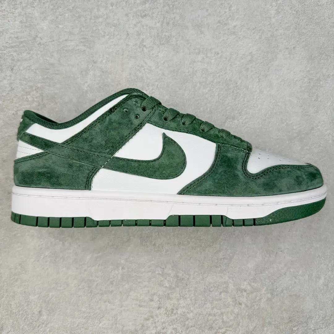Nike Dunk Low Sneakers - Image 1