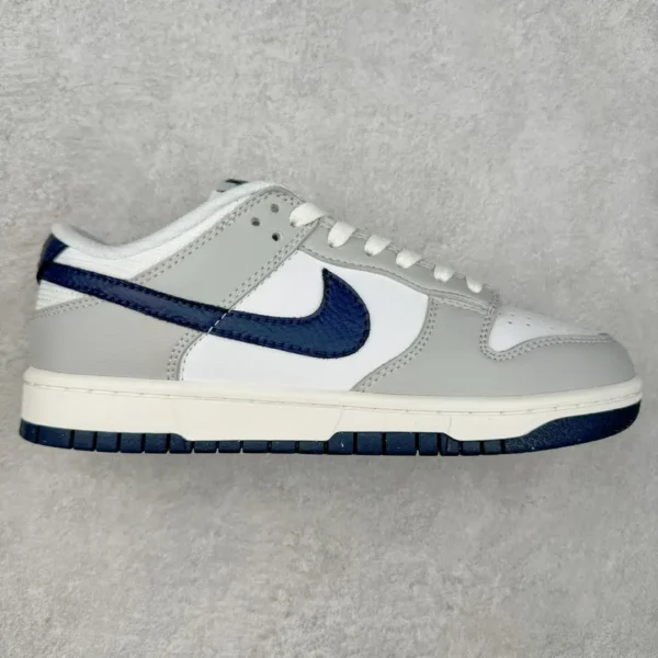 Nike Dunk Low Sneakers