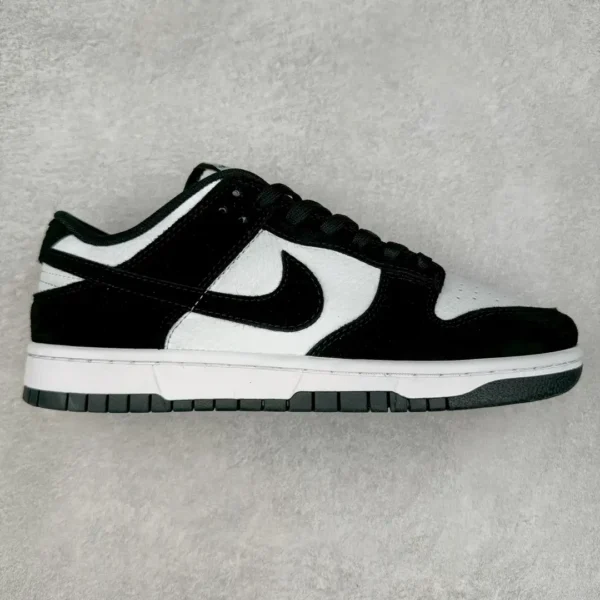 Nike Dunk Low Sneakers
