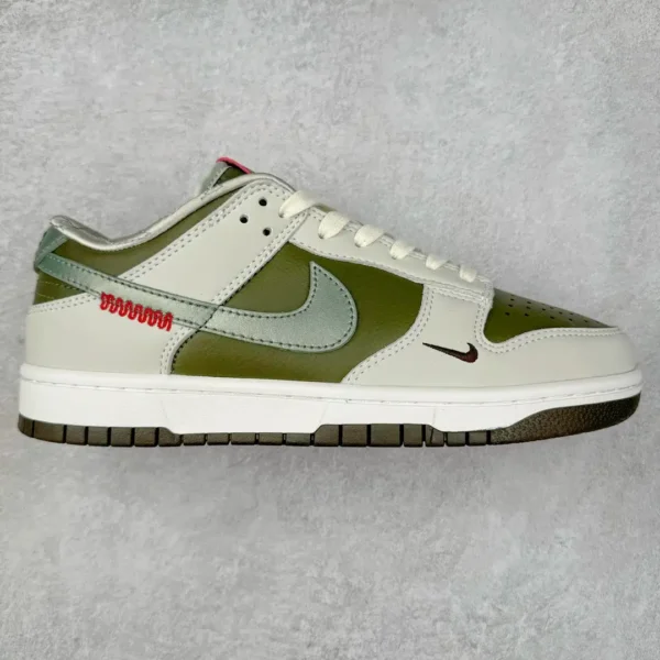 Nike Dunk Low Sneakers