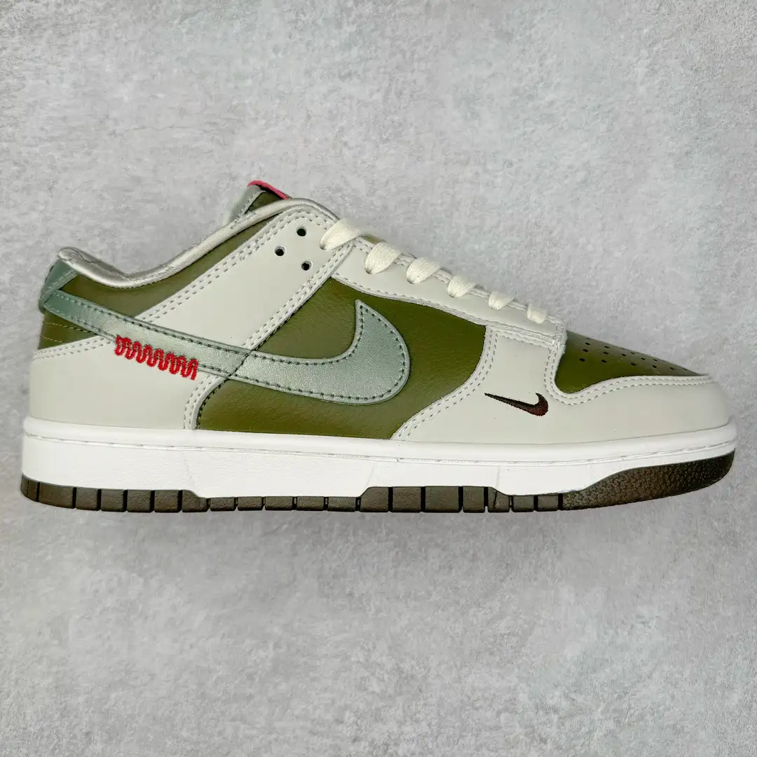 Nike Dunk Low Sneakers - Image 1