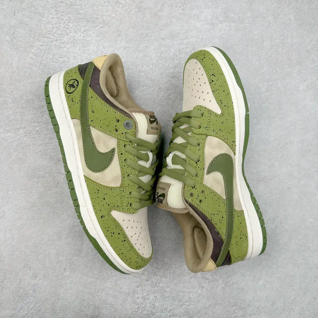 Nike SB Dunk Low Sneakers - Image 3
