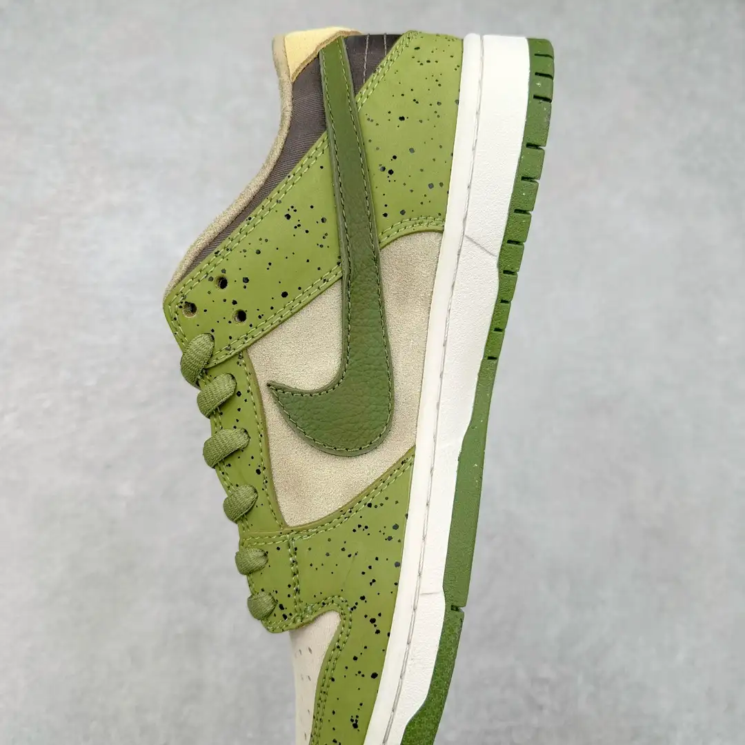 Nike SB Dunk Low Sneakers - Image 4