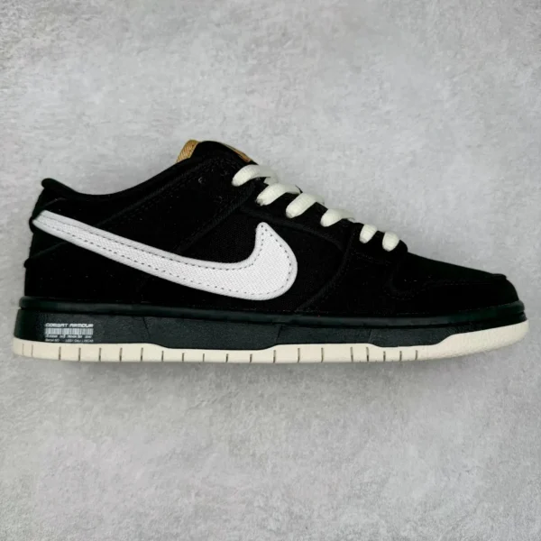 Nike SB Dunk Low Sneakers