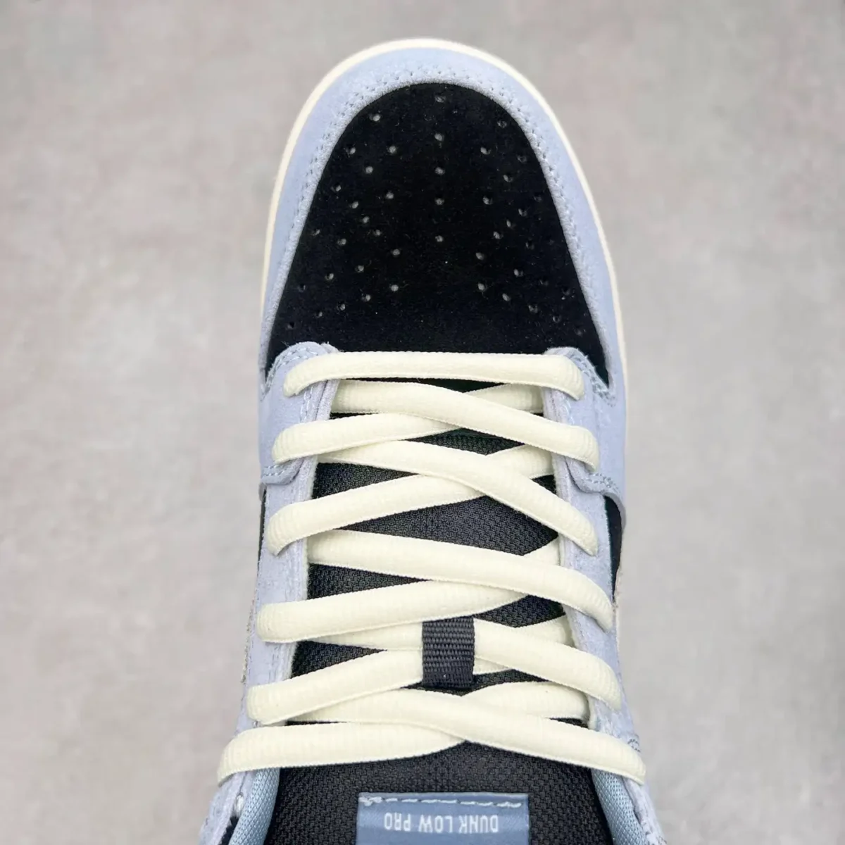 Nike SB Dunk Low Sneakers - Image 3