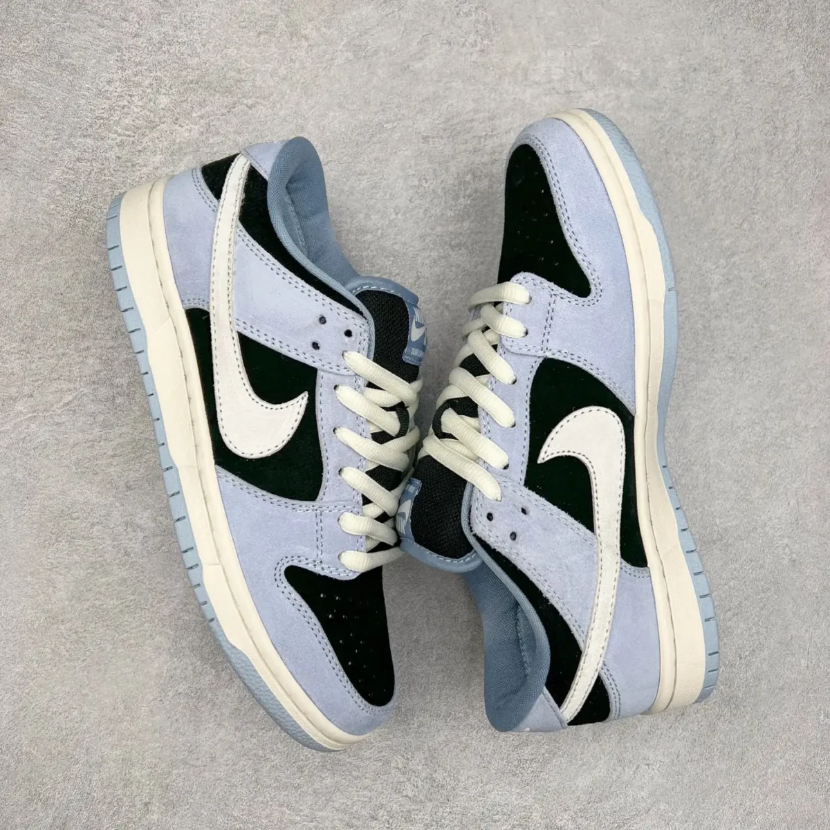 Nike SB Dunk Low Sneakers - Image 9