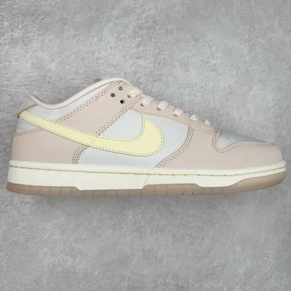 Nike Dunk Low Sneakers