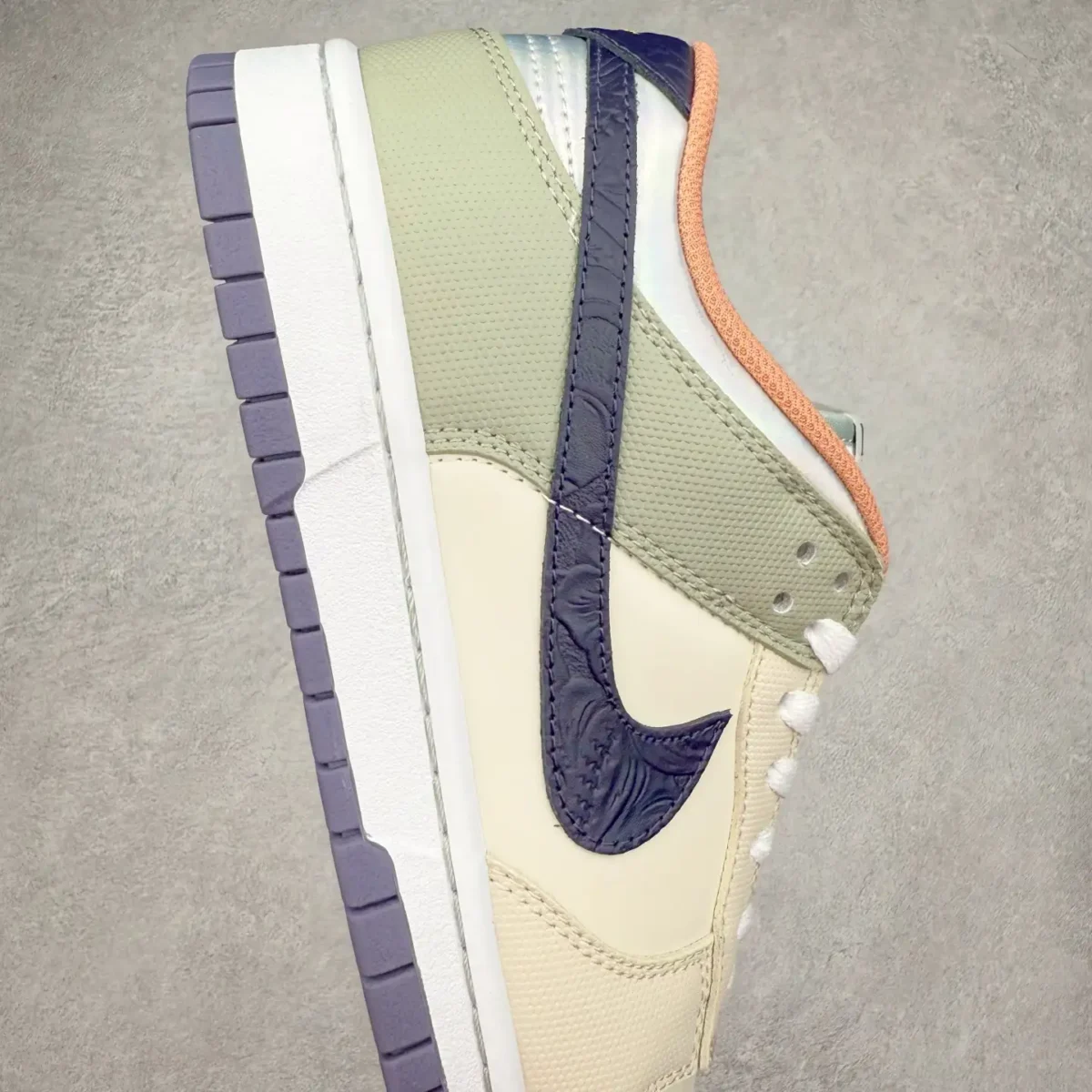 Nike Dunk Low Sneakers - Image 3