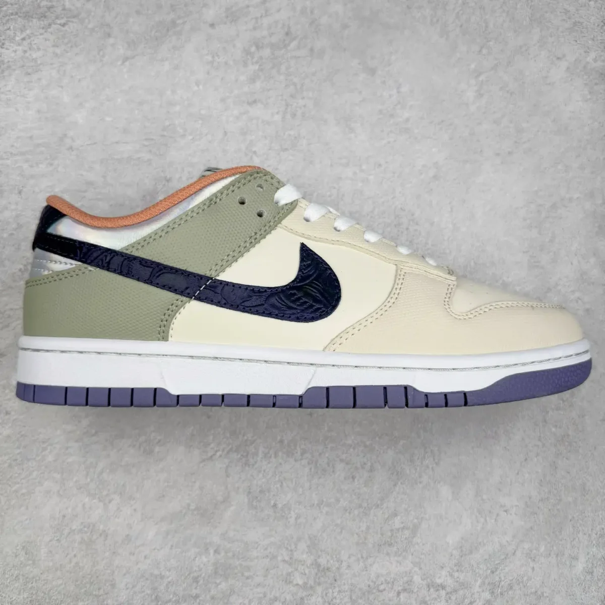 Nike Dunk Low Sneakers - Image 1