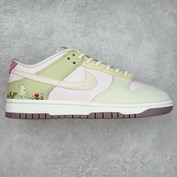 Nike Dunk Low Sneakers