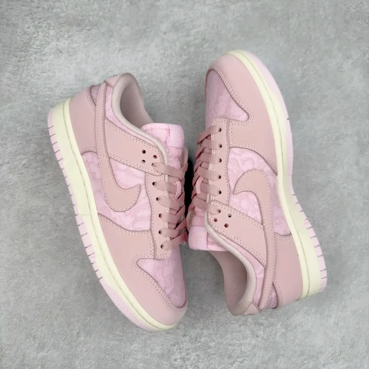 Nike Dunk Low Sneakers - Image 4