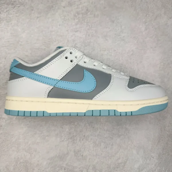 Nike Dunk Low Sneakers