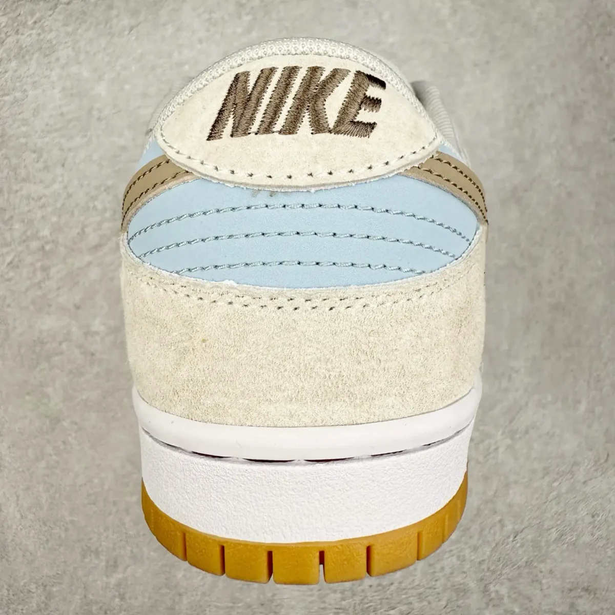 Nike SB Dunk Low Sneakers - Image 3