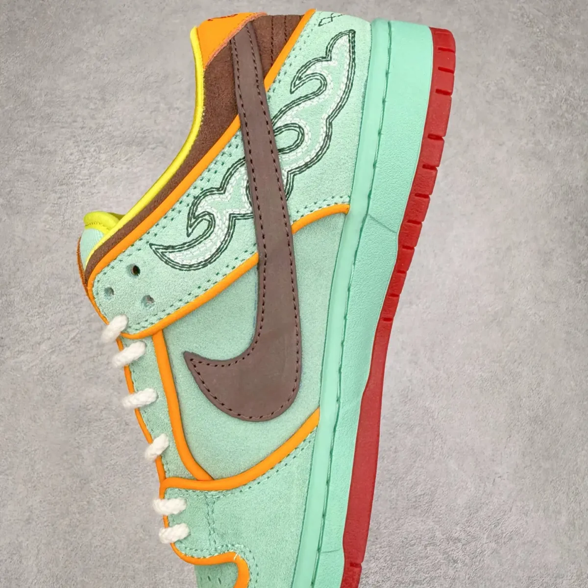 Nike SB Dunk Low Sneakers - Image 2