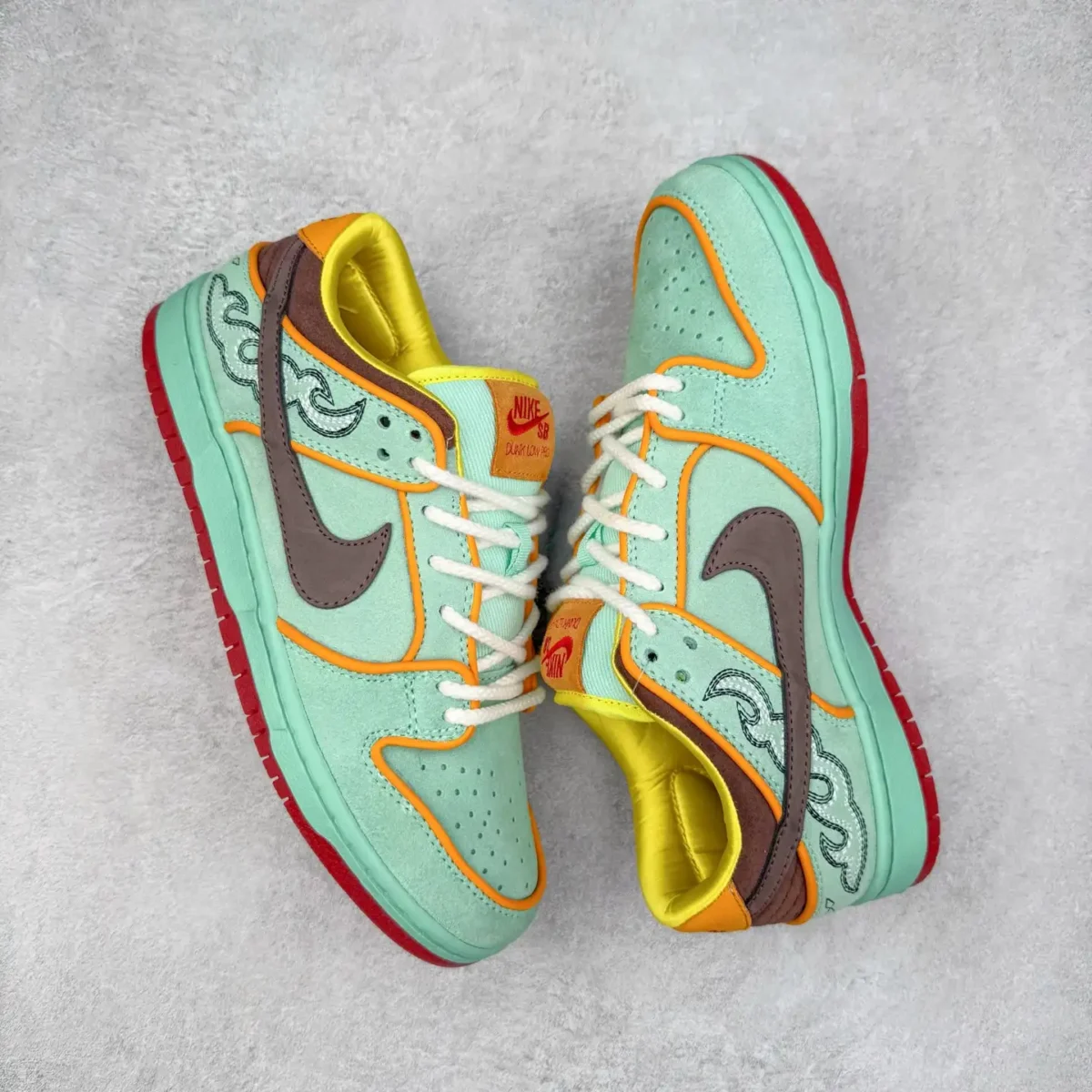 Nike SB Dunk Low Sneakers - Image 3