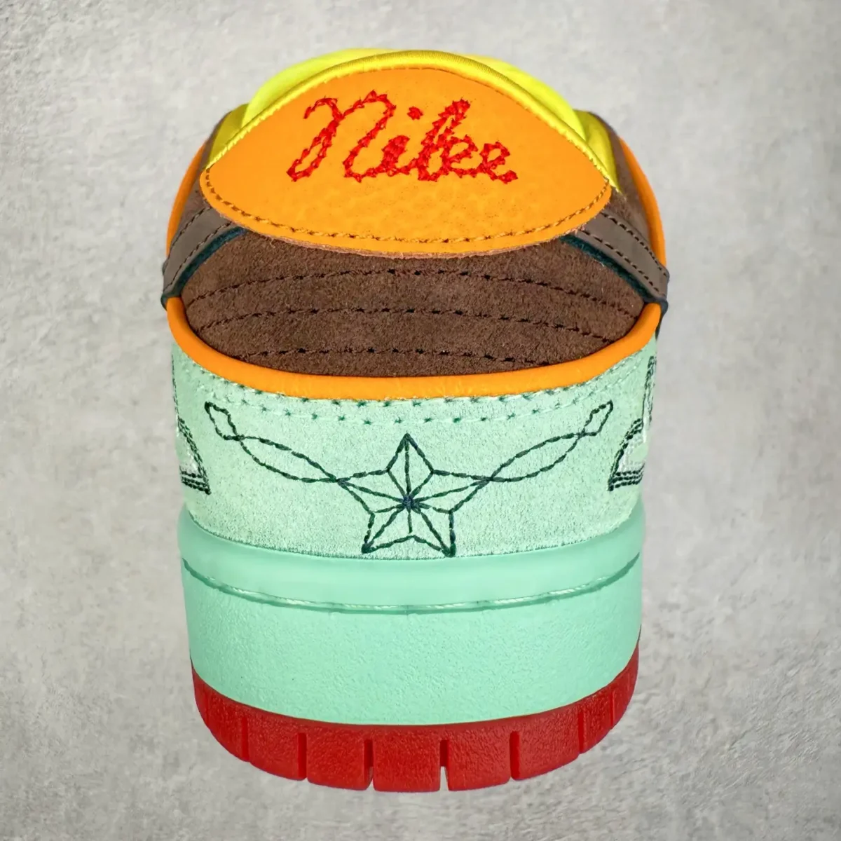 Nike SB Dunk Low Sneakers - Image 4