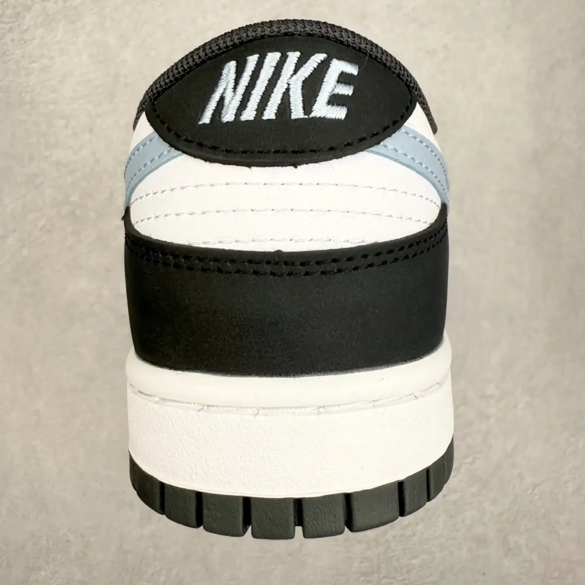 Nike Dunk Low Sneakers - Image 4