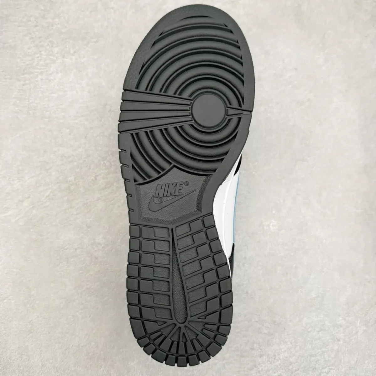 Nike Dunk Low Sneakers - Image 9