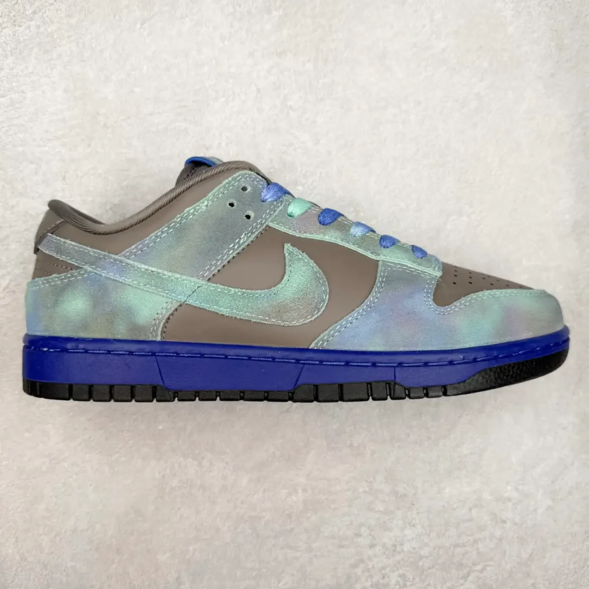Nike Dunk Low Sneakers - Image 1