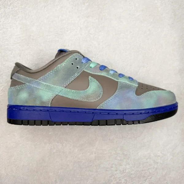 Nike Dunk Low Sneakers