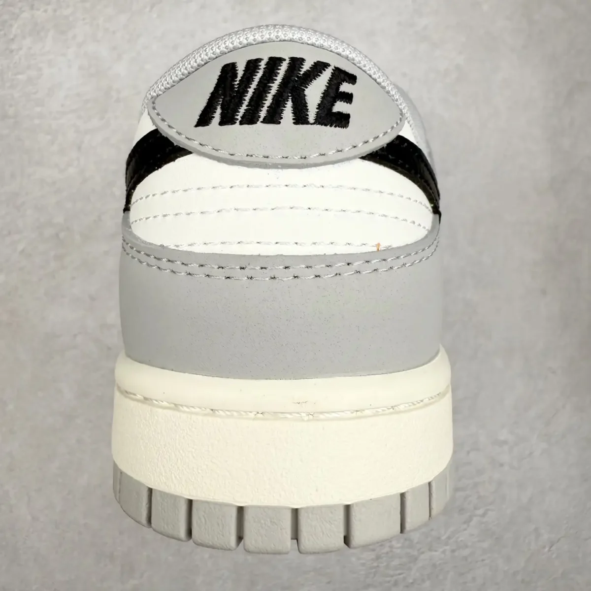 Nike Dunk Low Sneakers - Image 3